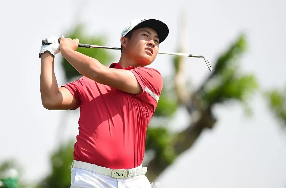 澳门公开赛见证传奇诞生 左撇子少年一杆创历史-第1张图片-康盛风体育资讯官网 - 专业体育赛事报道与运动服饰潮流指南平台