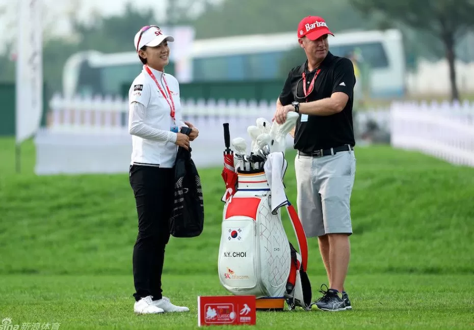 果岭英姿绽放华彬 女子高球精英赛星光璀璨-第6张图片-康盛风体育资讯官网 - 专业体育赛事报道与运动服饰潮流指南平台