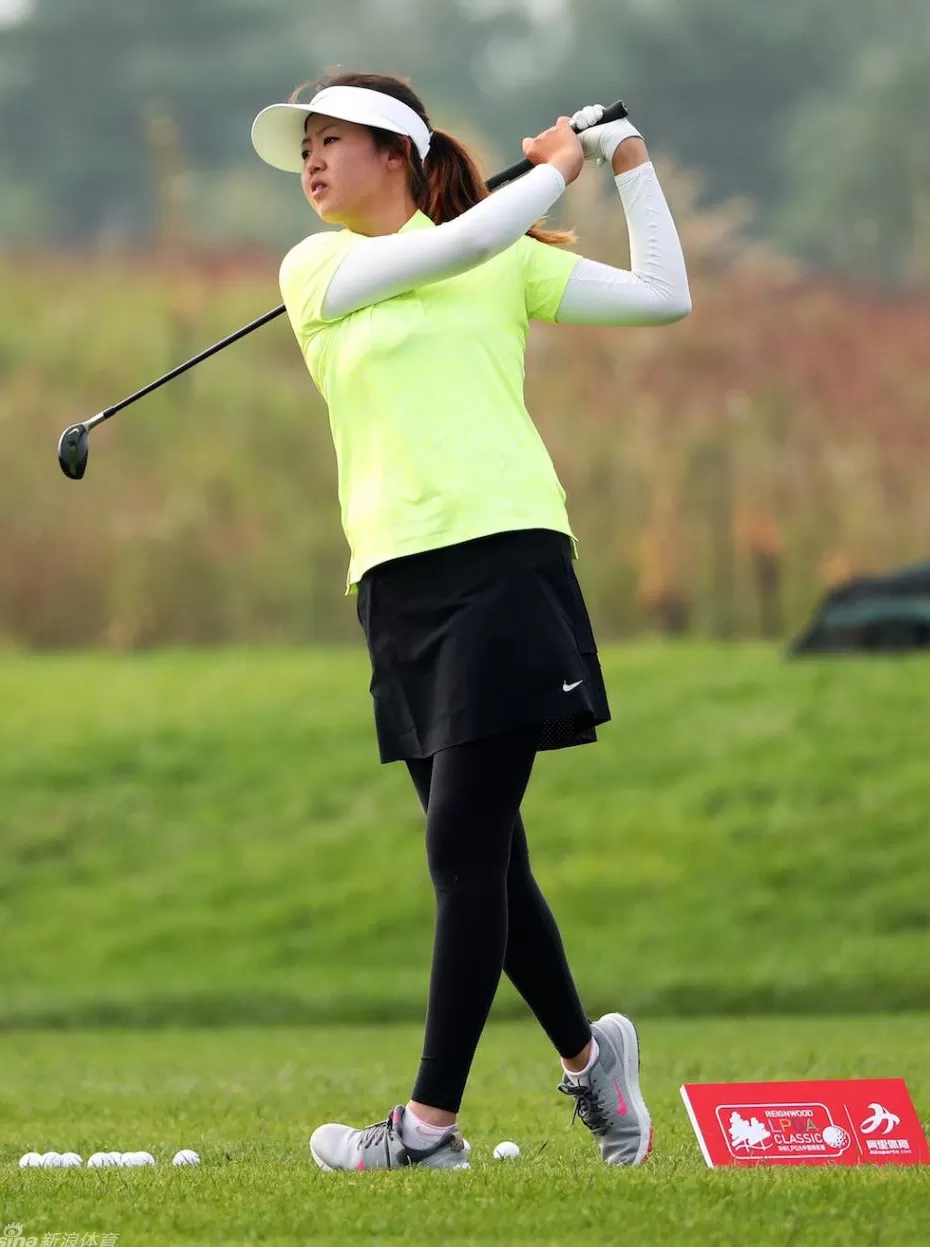 果岭英姿绽放华彬 女子高球精英赛星光璀璨-第7张图片-康盛风体育资讯官网 - 专业体育赛事报道与运动服饰潮流指南平台