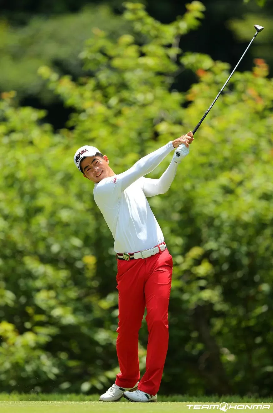 梁文冲十五载东瀛圆梦勇夺日巡大满贯创历史-第2张图片-康盛风体育资讯官网 - 专业体育赛事报道与运动服饰潮流指南平台