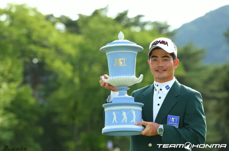 梁文冲十五载东瀛圆梦勇夺日巡大满贯创历史-第7张图片-康盛风体育资讯官网 - 专业体育赛事报道与运动服饰潮流指南平台