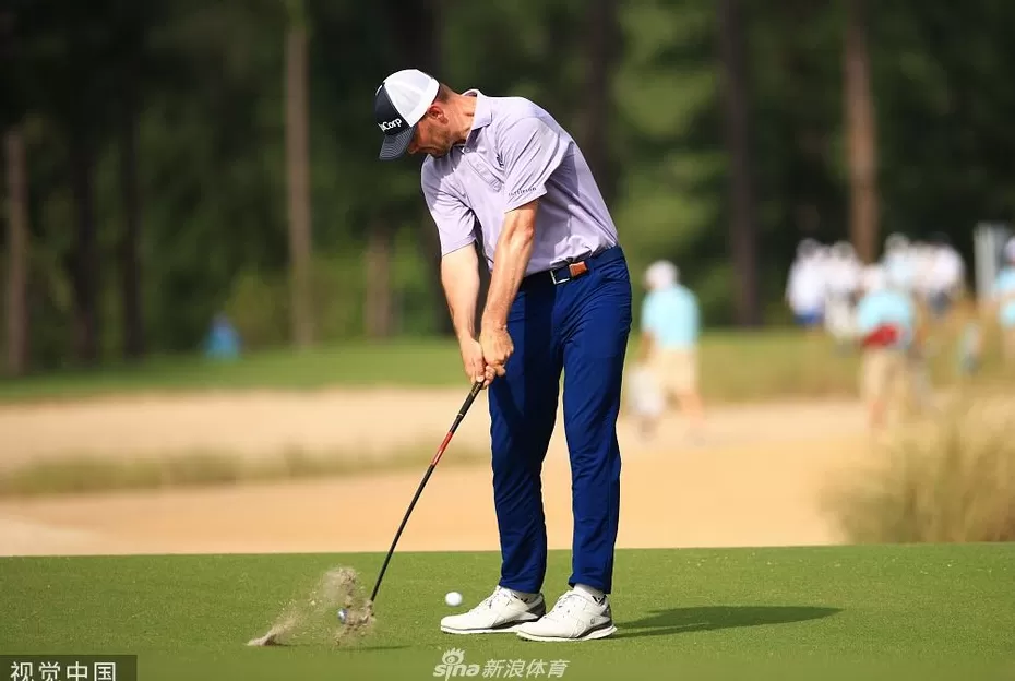 棕榈锦标赛首轮爆冷，罗奇力压群雄，约翰逊紧追其后-第5张图片-康盛风体育资讯官网 - 专业体育赛事报道与运动服饰潮流指南平台