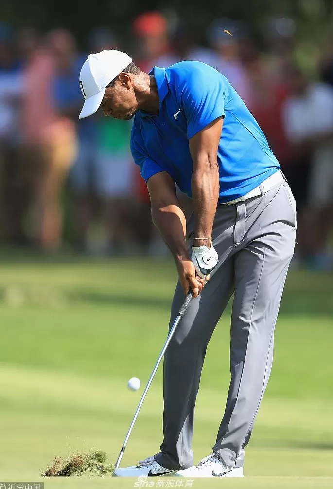 王者归来伍兹领先三杆剑指巡回锦标赛冠军荣耀-第3张图片-康盛风体育资讯官网 - 专业体育赛事报道与运动服饰潮流指南平台