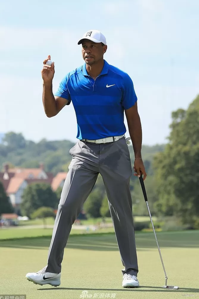 王者归来伍兹领先三杆剑指巡回锦标赛冠军荣耀-第4张图片-康盛风体育资讯官网 - 专业体育赛事报道与运动服饰潮流指南平台