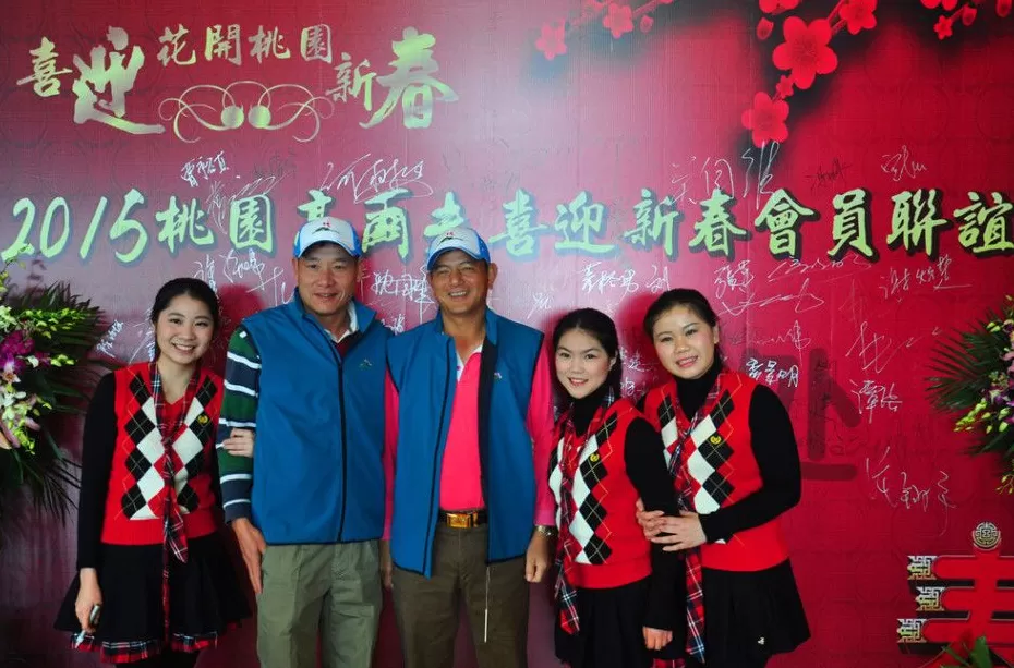 欢聚竞技时刻：活力四射的团队庆典纪实-第6张图片-康盛风体育资讯官网 - 专业体育赛事报道与运动服饰潮流指南平台