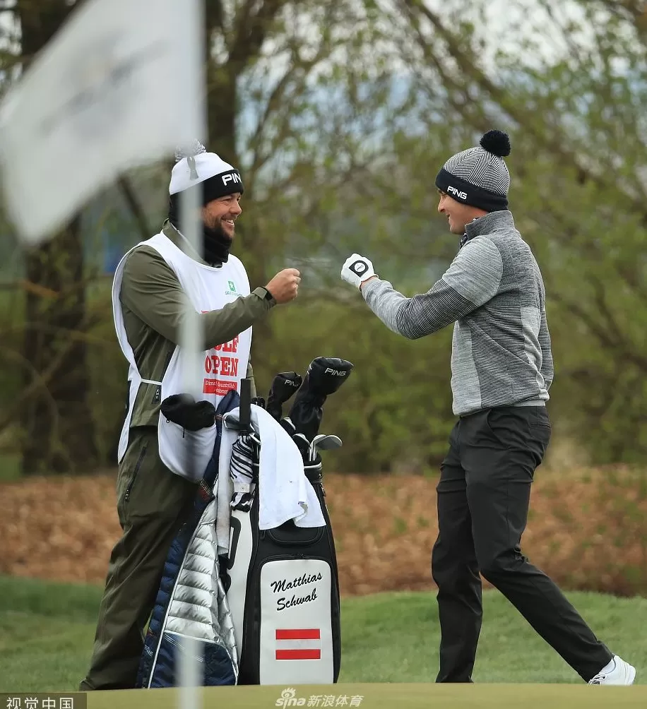 欧巡赛奥地利公开赛第三轮战罢 领先榜争夺激烈瞬间掠影-第2张图片-康盛风体育资讯官网 - 专业体育赛事报道与运动服饰潮流指南平台