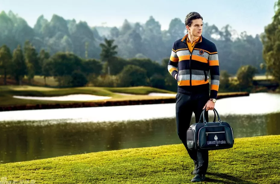 比音勒芬秋日诗篇优雅挥杆时尚大片-第1张图片-康盛风体育资讯官网 - 专业体育赛事报道与运动服饰潮流指南平台