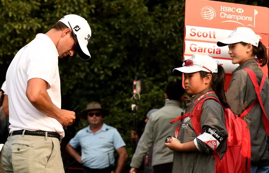 汇丰冠军赛高球盛宴：球星闪耀与幕后英雄的荣耀-第3张图片-康盛风体育资讯官网 - 专业体育赛事报道与运动服饰潮流指南平台