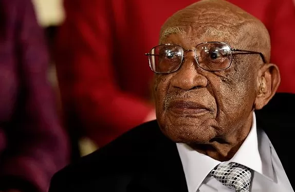 白宫礼赞：当九十二岁的高尔夫破壁者接受国家最高致敬-第5张图片-康盛风体育资讯官网 - 专业体育赛事报道与运动服饰潮流指南平台