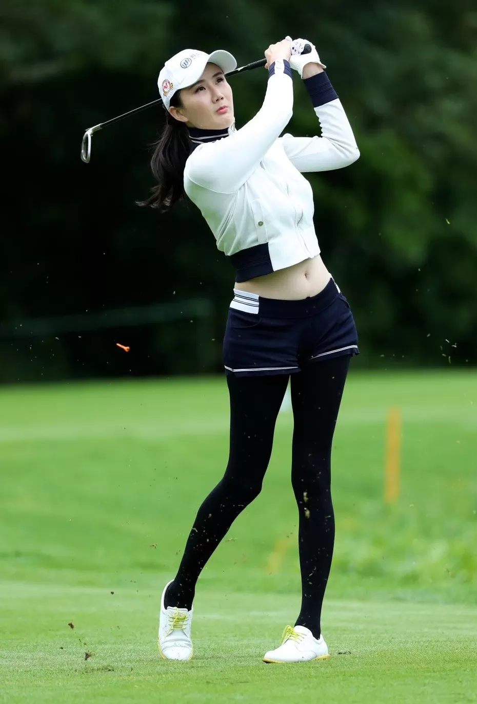 白衣天使挥杆果岭澳大利亚高尔夫新星卢特鲁斯闪耀中国美巡赛广州站-第5张图片-康盛风体育资讯官网 - 专业体育赛事报道与运动服饰潮流指南平台