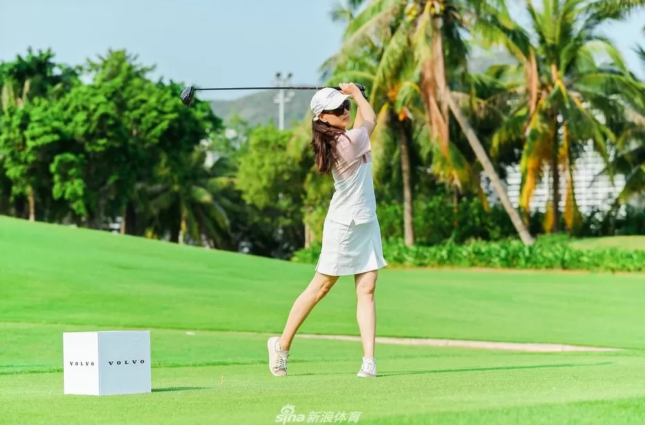 沃尔沃高尔夫挑战赛巅峰对决：宋雨轩三亚鹿回头一杆定乾坤-第8张图片-康盛风体育资讯官网 - 专业体育赛事报道与运动服饰潮流指南平台