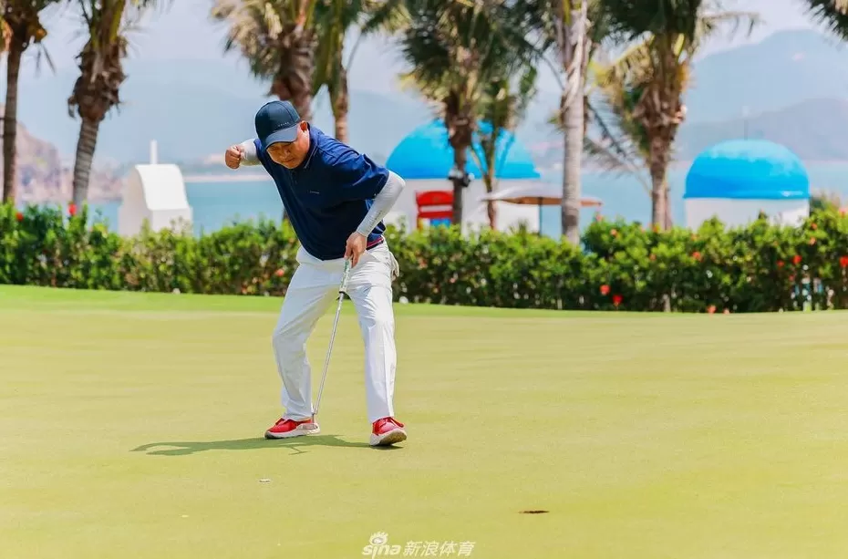 沃尔沃高尔夫挑战赛巅峰对决：宋雨轩三亚鹿回头一杆定乾坤-第6张图片-康盛风体育资讯官网 - 专业体育赛事报道与运动服饰潮流指南平台
