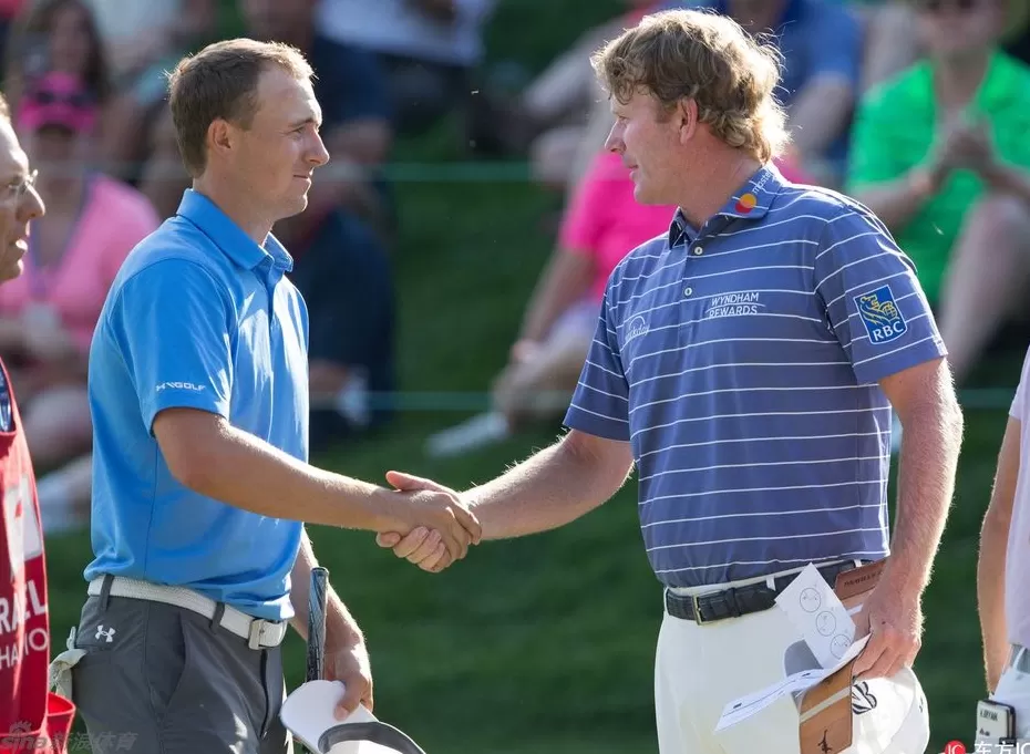 沙坑中的魔术师斯皮思逆境领跑，年轻传奇于风雨伯克戴尔铸就开门红-第5张图片-康盛风体育资讯官网 - 专业体育赛事报道与运动服饰潮流指南平台