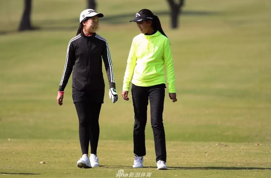 穗城绿茵展英姿 少年挥杆逐梦时-第2张图片-康盛风体育资讯官网 - 专业体育赛事报道与运动服饰潮流指南平台