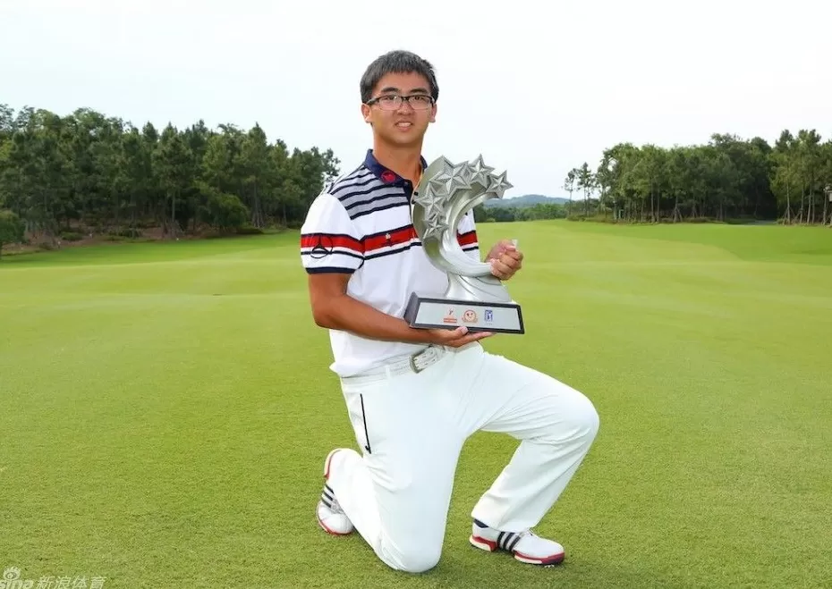 窦泽成三冠加冕状元郎，中国高尔夫新星闪耀钟山-第3张图片-康盛风体育资讯官网 - 专业体育赛事报道与运动服饰潮流指南平台