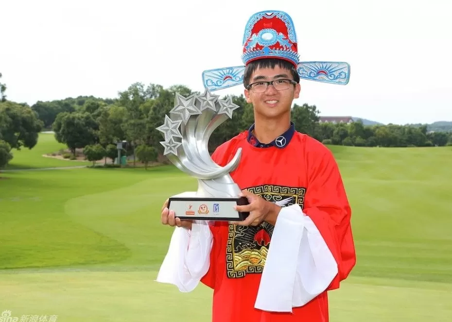窦泽成三冠加冕状元郎，中国高尔夫新星闪耀钟山-第2张图片-康盛风体育资讯官网 - 专业体育赛事报道与运动服饰潮流指南平台